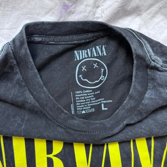Nirvana smiley graphic band tee m casual cotton alt grunge short sleeve emo - Picture 4 of 7